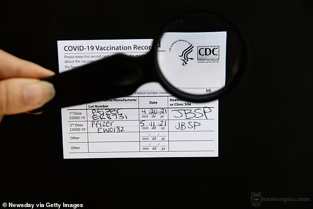 自拜登总统宣布一项全面的疫苗任务以来，暗网上假疫苗接种卡的价格上涨了100%