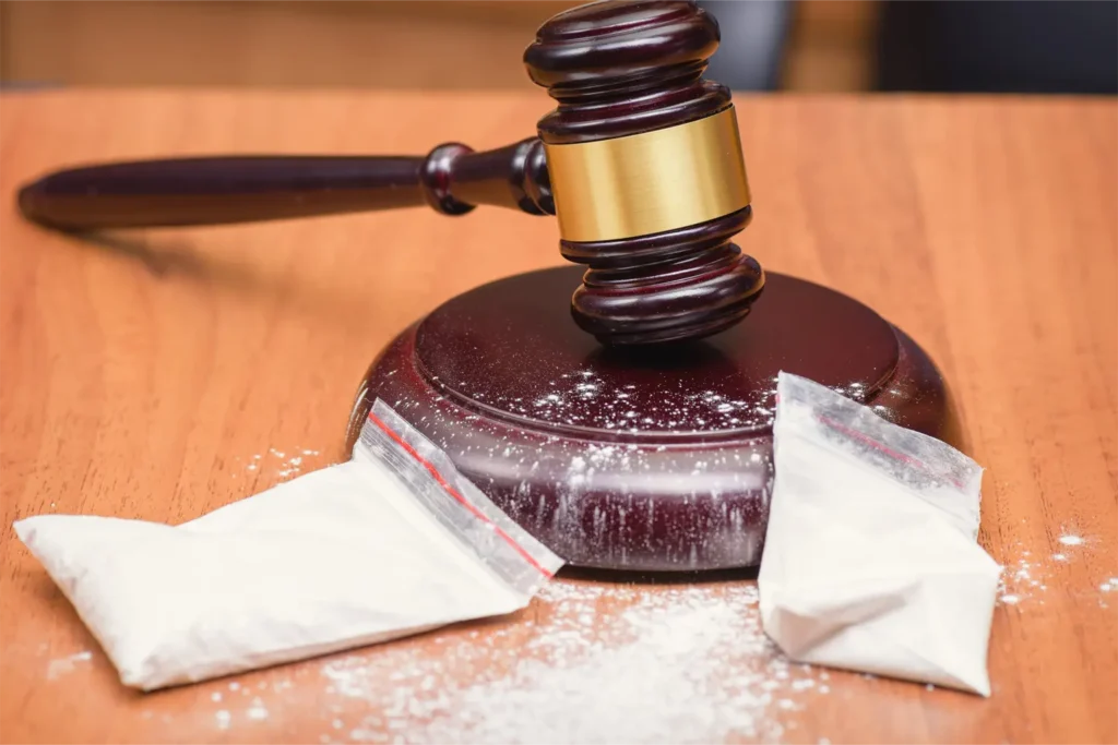 中国人在美国组织暗网贩毒团伙，赚取近800万美元，五人被判刑